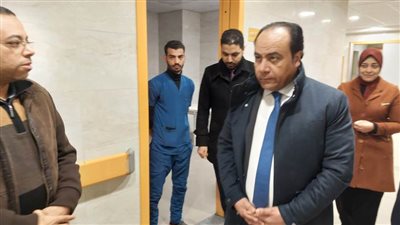 وكيل صحة سوهاج يفاجئ مستشفى طهطا العام ويتفقد سير العمل ليلاً