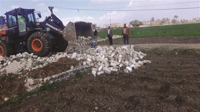 محافظ بني سويف يتابع العمل بحملات الموجة 22 لإزالة التعديات