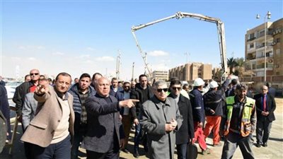 وزير النقل ورئيس قناة السويس يتفقدان ترسانة السويس البحرية لدعم توطين صناعة السفن