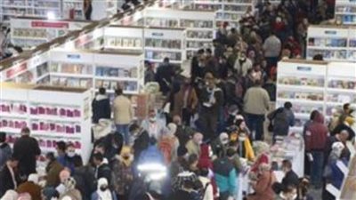 زوار معرض الكتاب: المعرض فرصة لاكتشاف الكتب والتعرف على الثقافات الأخرى