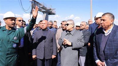 وزير النقل: الموقع الجغرافي المتميز لترسانات قناة السويس يسهم في توطين صناعة السفن