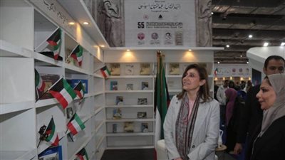 وزيرة الثقافة تتفقد أجنحة معرض الكتاب.. وُتشيد بكثافة الإقبال الجماهيري