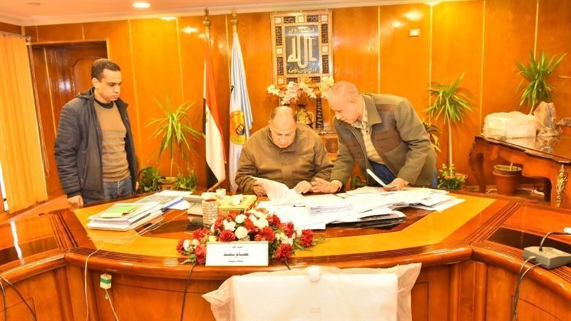 محافظ أسيوط خلال