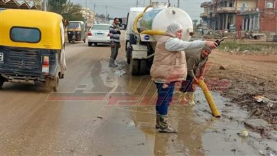 رفع مخلفات الأمطار بشوارع مدينة الرياض في كفر الشيخ 