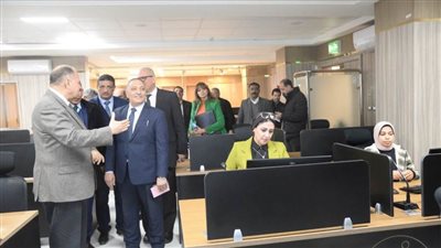 محافظ أسيوط وقيادات التنمية المحلية يتفقدون مركز السيطرة الموحد بالديوان العام 