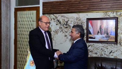 رئيس جامعة سوهاج يستقبل وفد جامعة صبراته الليبية ويثمن التعاون الأكاديمي المشترك بين الطرفين