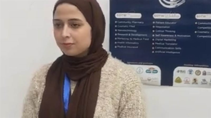 أحدي الطالبات المشاركات