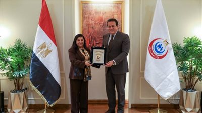 وزير الصحة يكرّم 