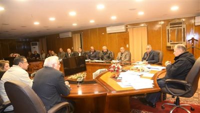 محافظ أسيوط يتابع مشروعات الرصف بالخطة الاستثمارية بتمويل 360 مليون جنيه