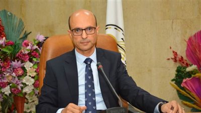 رئيس جامعة أسيوط يشيد بقرارات الرئيس السيسي بشأن الحماية الاجتماعية