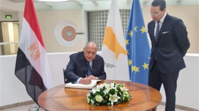 شكري أول الموقعين في كتاب زائري وزارة الخارجية القبرصية