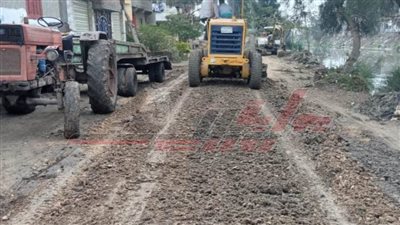 التجهيز لرصف عدد من الطرق والشوارع الرئيسة بقرى الحامول بكفر الشيخ 