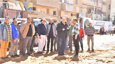 محافظ أسيوط يتفقد أعمال وضع التربة الزلطية ورصف شوارع منفلوط