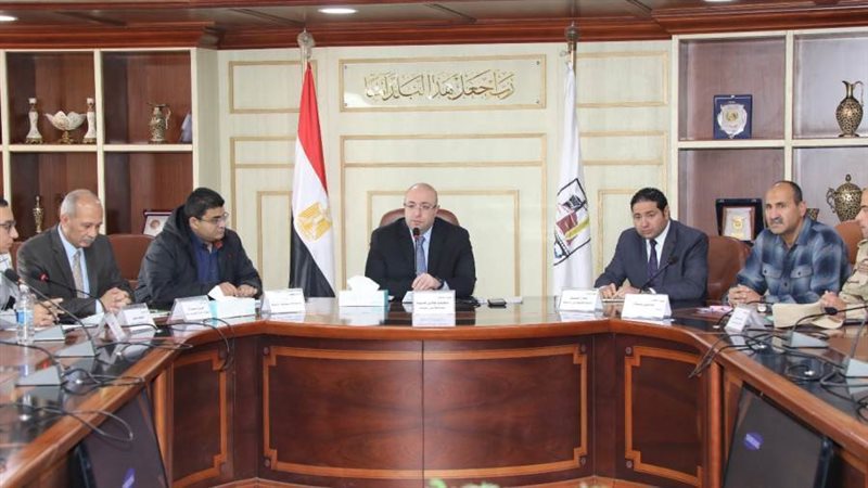 اجتماع محافظ بنى