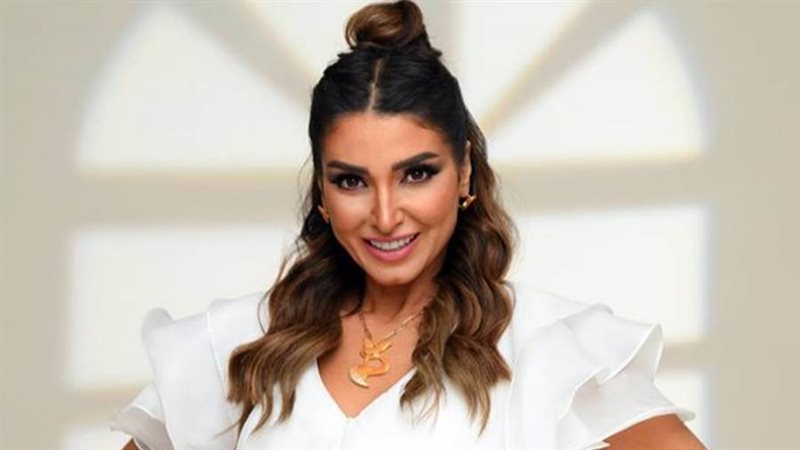 الفنانة روجينا