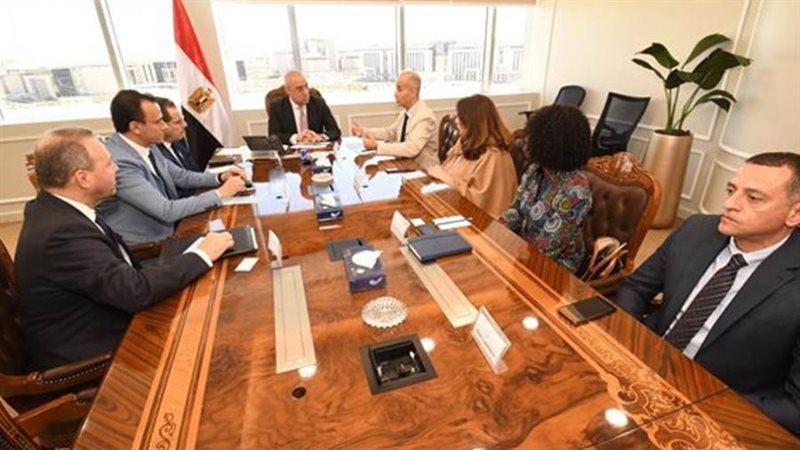 وزير الإسكان والمرافق