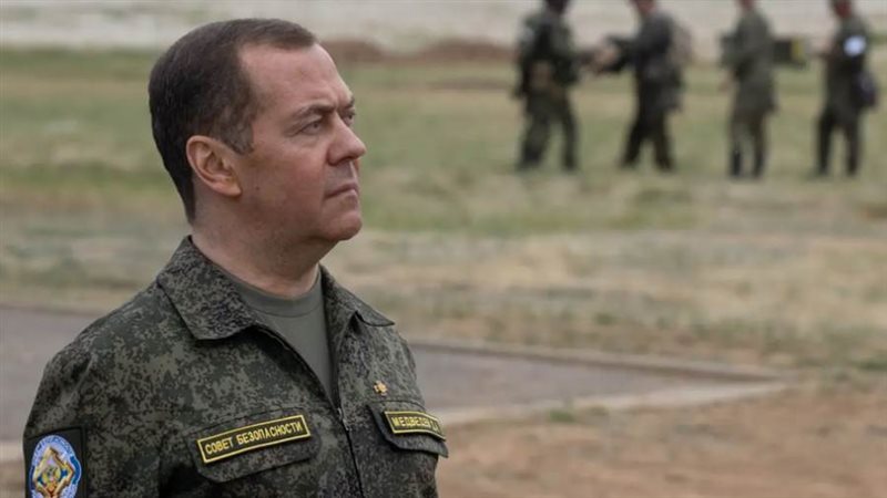 دميتري ميدفيديف