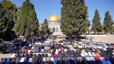 رغم قيود الاحتلال الإسرائيلي.. 25 ألفا يؤدون صلاة الجمعة في رحاب المسجد الأقصى