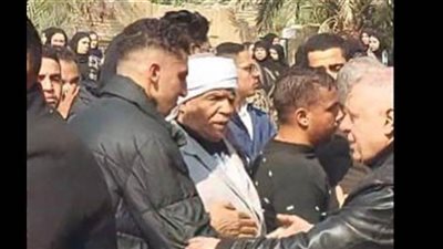 خالد بيبو وكهربا في جنازة والد أحمد نبيل كوكا