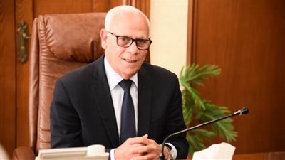 محافظ بورسعيد: بدء العمل في إنشاء الطرق الداخلية بالمجمع الصناعي