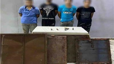 ضبط عاطلين تخصصا في سرقة أبواب المقابر