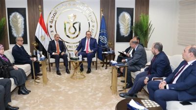 رئيسا الرعاية الصحية والجهاز التنفيذي للمشروعات الصناعية والتعدينية يبحثان سبل التعاون