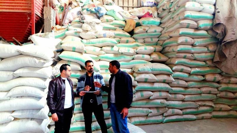 ضبط ٨٥ طن أعلاف مجهولة