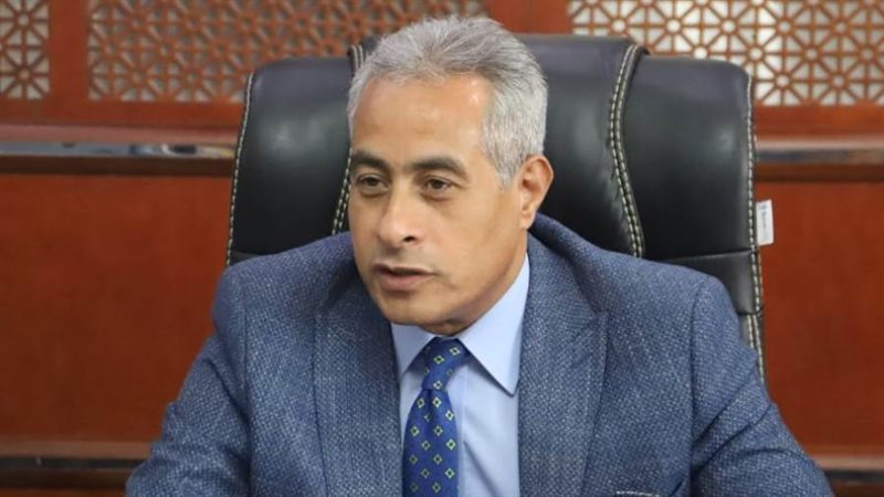 وزير العمل حسن شحاتة