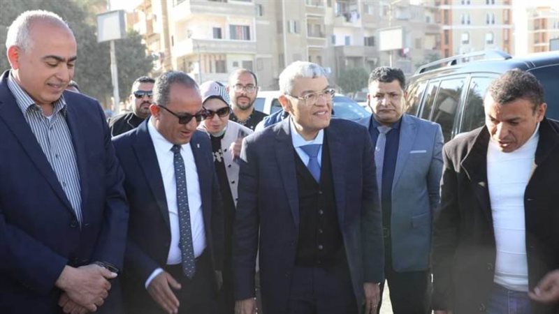 محافظ المنيا خلال