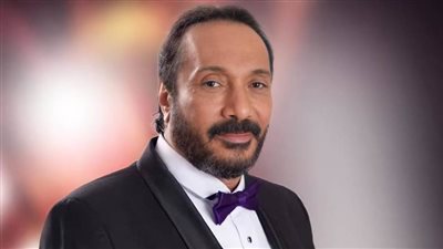 علي الحجار يجري البروفة النهائية استعدادًا لحفل 