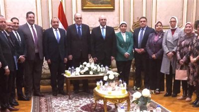 محافظ بني سويف يستعرض الجهود التنموية والرؤية المتكاملة للأنشطة الاقتصادية