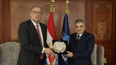 الفريق أسامة ربيع يبحث سبل التعاون مع السفير الهولندي في مجالات التدريب والتحول الأخضر  