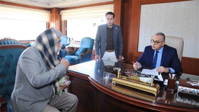 خلال اللقاء الجماهيري الأسبوعي بسوهاج.. 130 مواطنًا يعرضون مطالبهم وشكواهم 