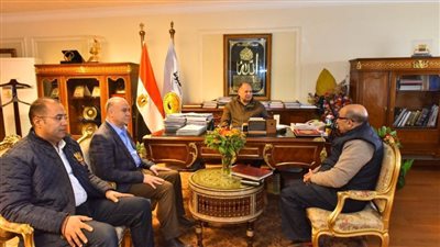 محافظ أسيوط يوجه بتكثيف الجهود والتنسيق بين مديرية الصحة وهيئة التأمين الصحي لتقديم خدمات أفضل للمواطنين