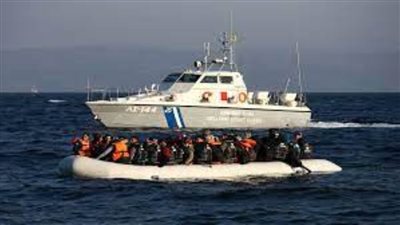 اليونان تنقذ 40 مهاجرًا جنوب جزيرة كريت
