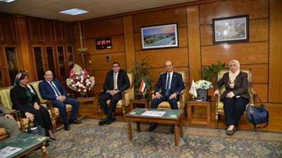 رئيس جامعة أسيوط يبحث تعزيز أوجه التعاون العلمي والأكاديمي خلال استقباله لمدير المعهد القومي للاتصالات