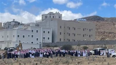 مصطفى فكري يشاطر حكم دولي الكاراتيه السعودي الأحزان في وفاة والده