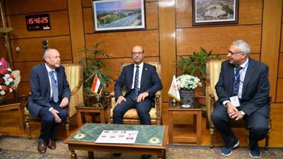 رئيس جامعة أسيوط يستقبل خبيرًا ألمانيًا في جراحة المسالك لبحث التعاون والتطوير