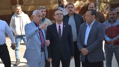 رئيس جامعة أسيوط يتابع تطوير كلية الآداب لافتتاح القاعات الدراسية قريبًا