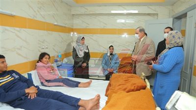 محافظ كفر الشيخ يطمئن على أطفال 