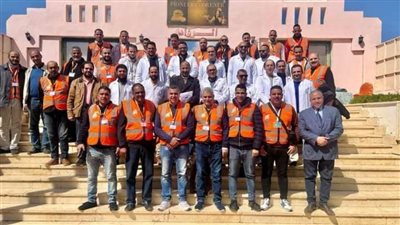 انتهاء قافلة جمعية الدكتور مصطفى محمود الطبية المجانية بعد 3 أيام من عملها بالوادي الجديد.. صور