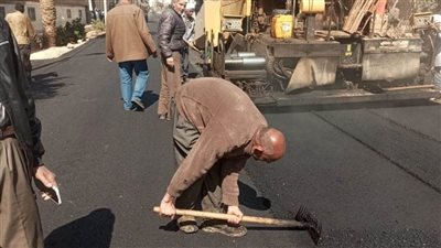 محافظ المنيا يتابع جهود الوحدات المحلية في تنفيذ أعمال الرصف 