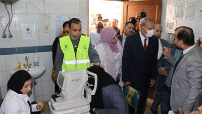 قافلة طبية مجانية للرمد بقرية الشموت في بنها  