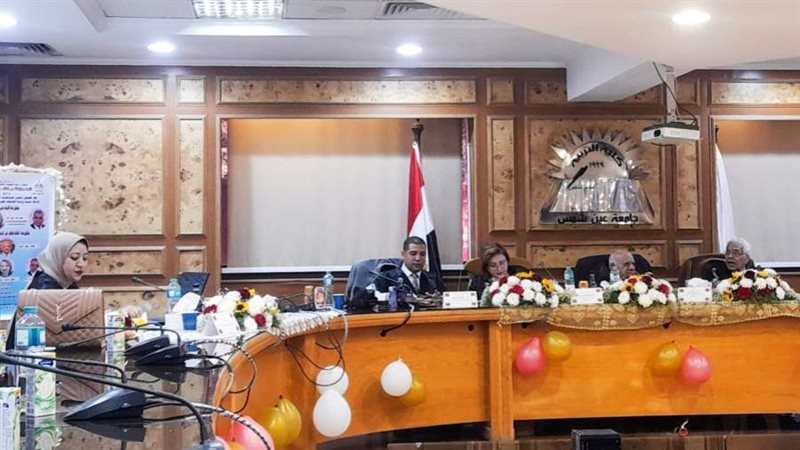 خلال مناقشة رسالة