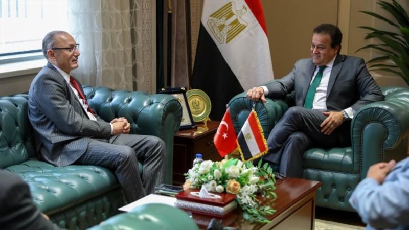 وزير الصحة والسفير