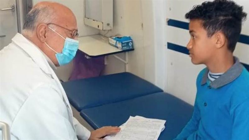 علاج المواطنين بقافلة