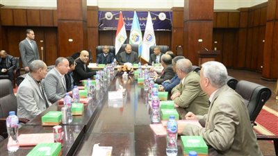 محافظ أسيوط يثمن جهود الغرفة التجارية في تخصيص مليون جنيه كصكوك للأسر الاكثر احتياجًا