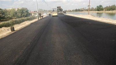 محافظ الإسماعيلية يتابع تنفيذ مشروعات الخطة الاستثمارية بقطاع الطرق 