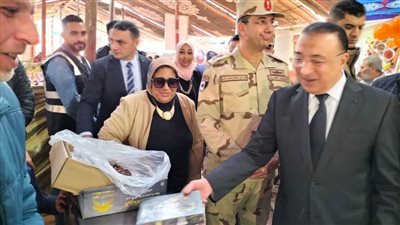 محافظ الإسكندرية يفتتح معرض أهلا رمضان بمنطقة محرم بك 
