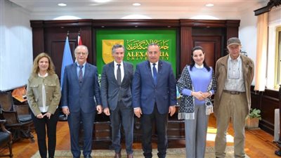 رئيس جامعة الإسكندرية يستقبل وفد الوكالة الجامعية الفرانكفونية